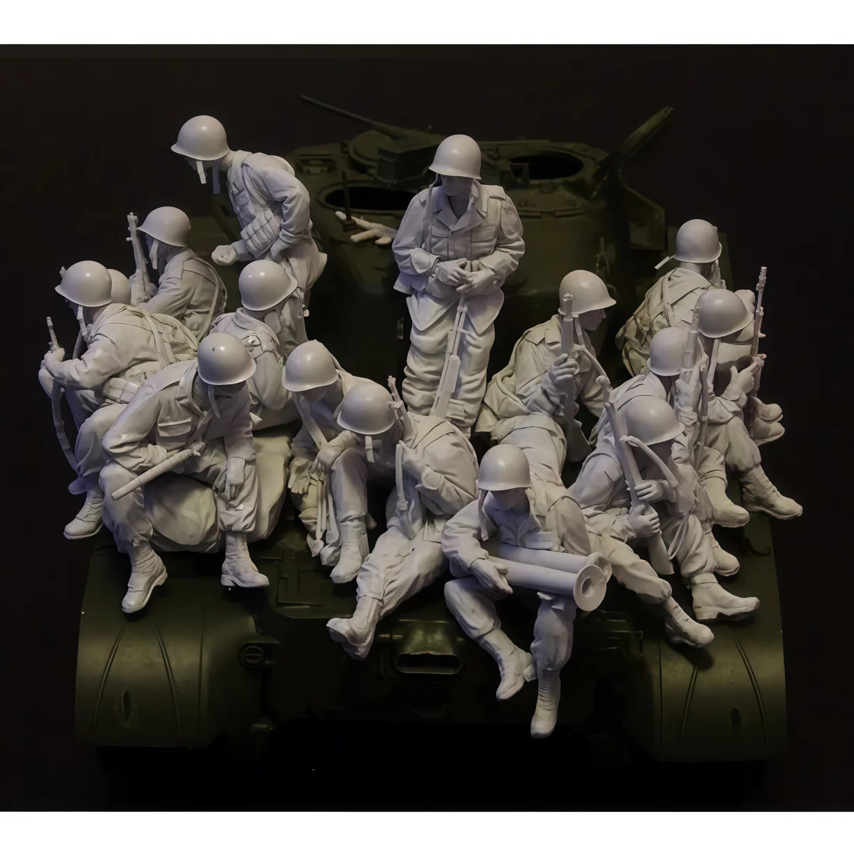 1/35 scale plastic model kit - Complete set of US M26 Patton tank Panzerkampfwagen (15 figures) - Unassembled and unpainted (593