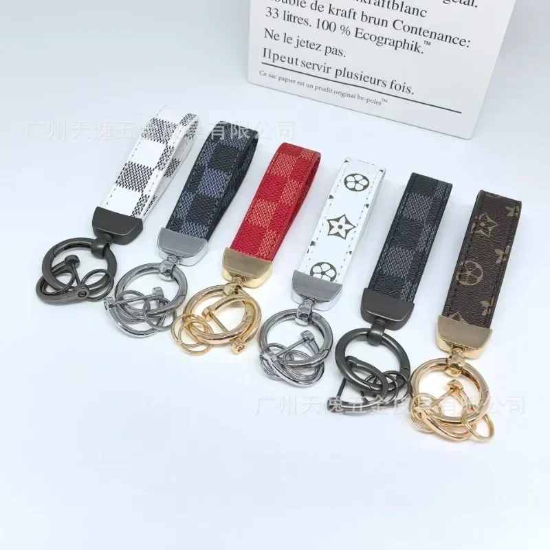 العلامة التجارية العصرية القديمة زهرة الجلد سيارة المفاتيح سبائك الزنك الأزياء مفتاح سلسلة قليلا plushring