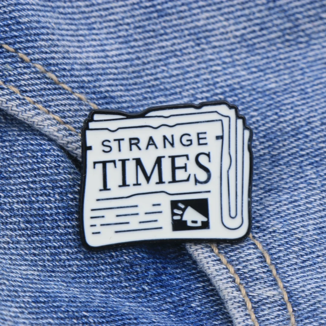 Retro Newspaper Strange Times - đánh giá và giá Vintage Fashion Newspaper