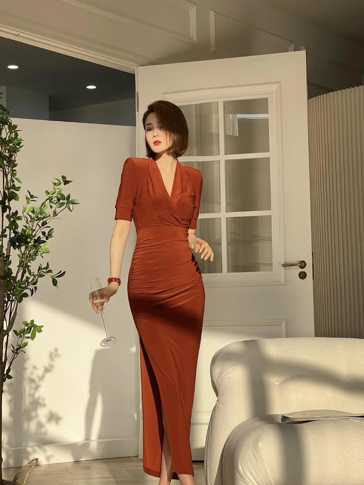 

XULU Original High-Definition Pure Color Fashion Dress with Waist-Cinching Pleats High-Waist Five-Quarter Sleeve V-Neck Dress