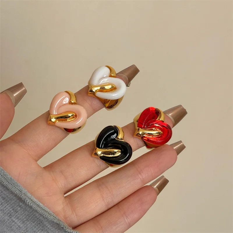 

Vintage Irregular Metal Heart Shaped Red Resin Ring for Women Unique Party Wedding Party Jewelry Travel Accessory