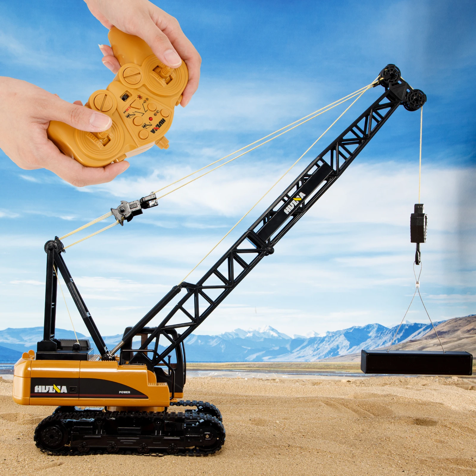 HUINA 1/14 RC Remote Control Alloy Crane Engineering Vehicle 2.4GHZ 15CH Wireless Remote Control Crane Model Boy Children\'s Toy