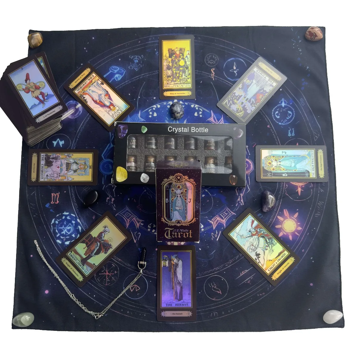 

Набор скатерти, 1 набор из 78 карточек, 12 хрустальных ваз, 7 камней чакры, 1 скатерть, 1 подвесной аксессуар, 1 сумка для хранения для гадания