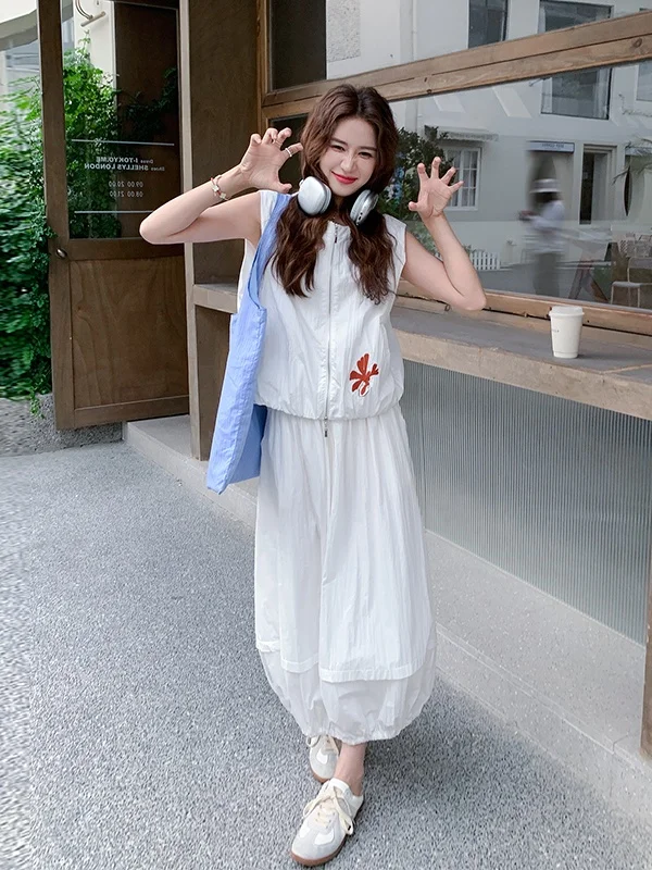

White Flower Bud Half-length Skirt Set Women's Summer Casual Embroidery Vest Two-piece Set Fashionable Elegant Leisure