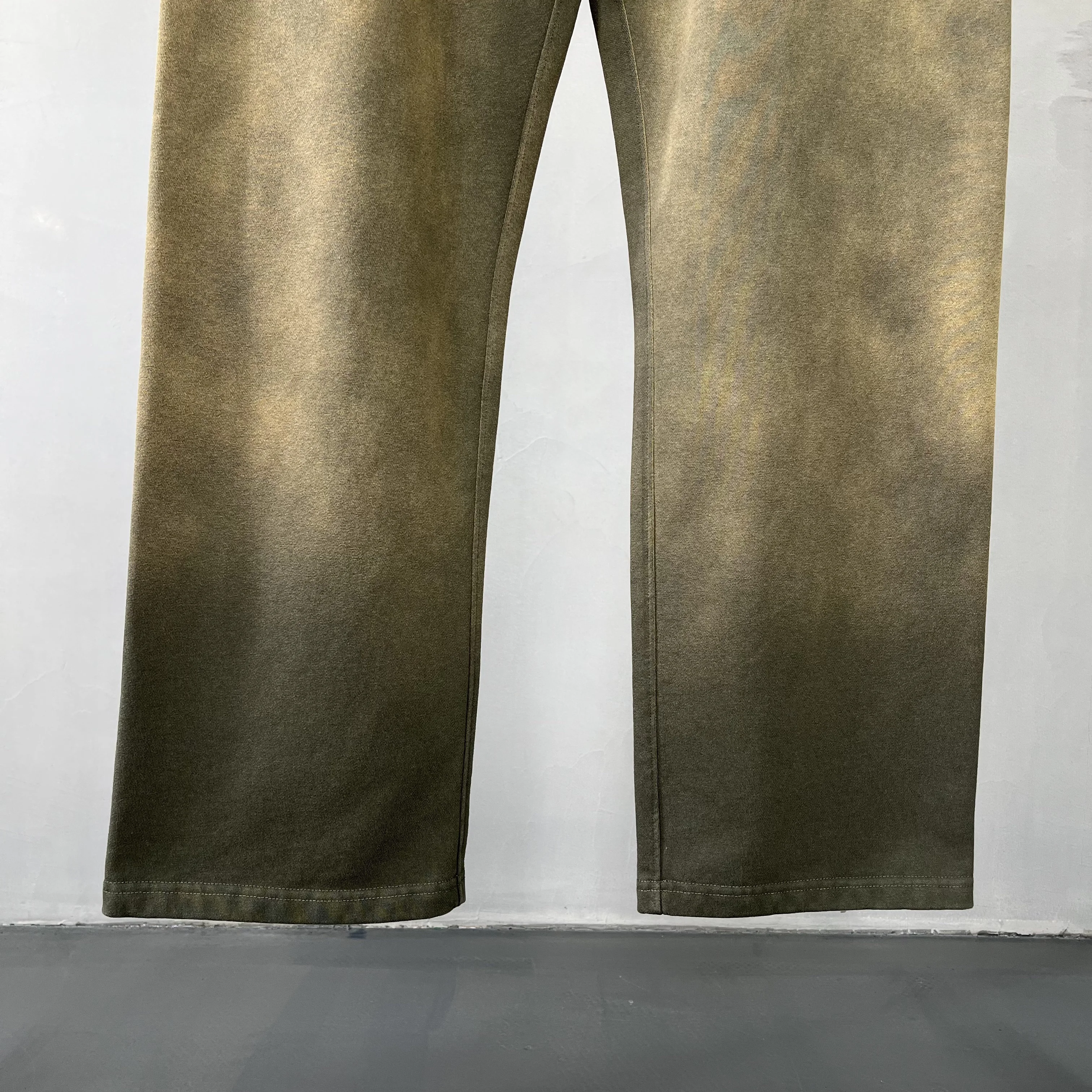 Spray-dyed sweatpants