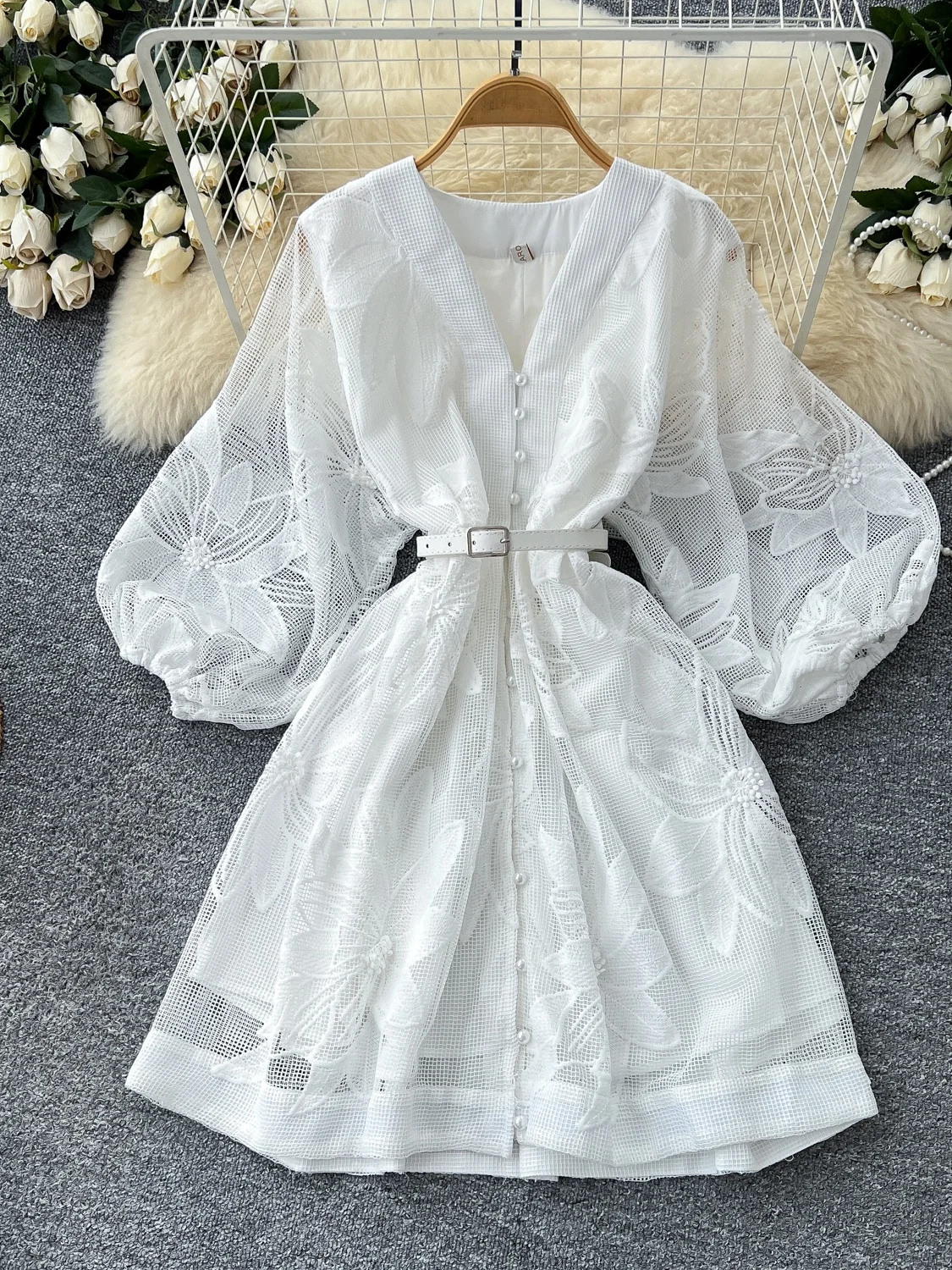 

High-End Women's Dr 2025 New Faion V-Ne Lantern Sve Single Button Waist Cinch Hook Flower Me Skirt Commute Sle