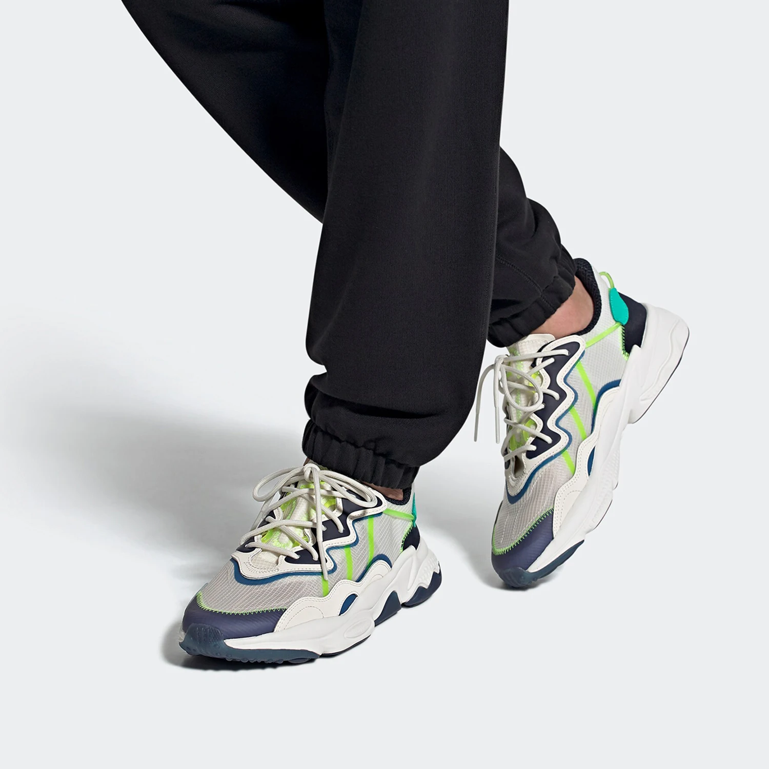 

Мужская классическая спортивная обувь Adidas Genuine Originals OZWEEGO FY3124