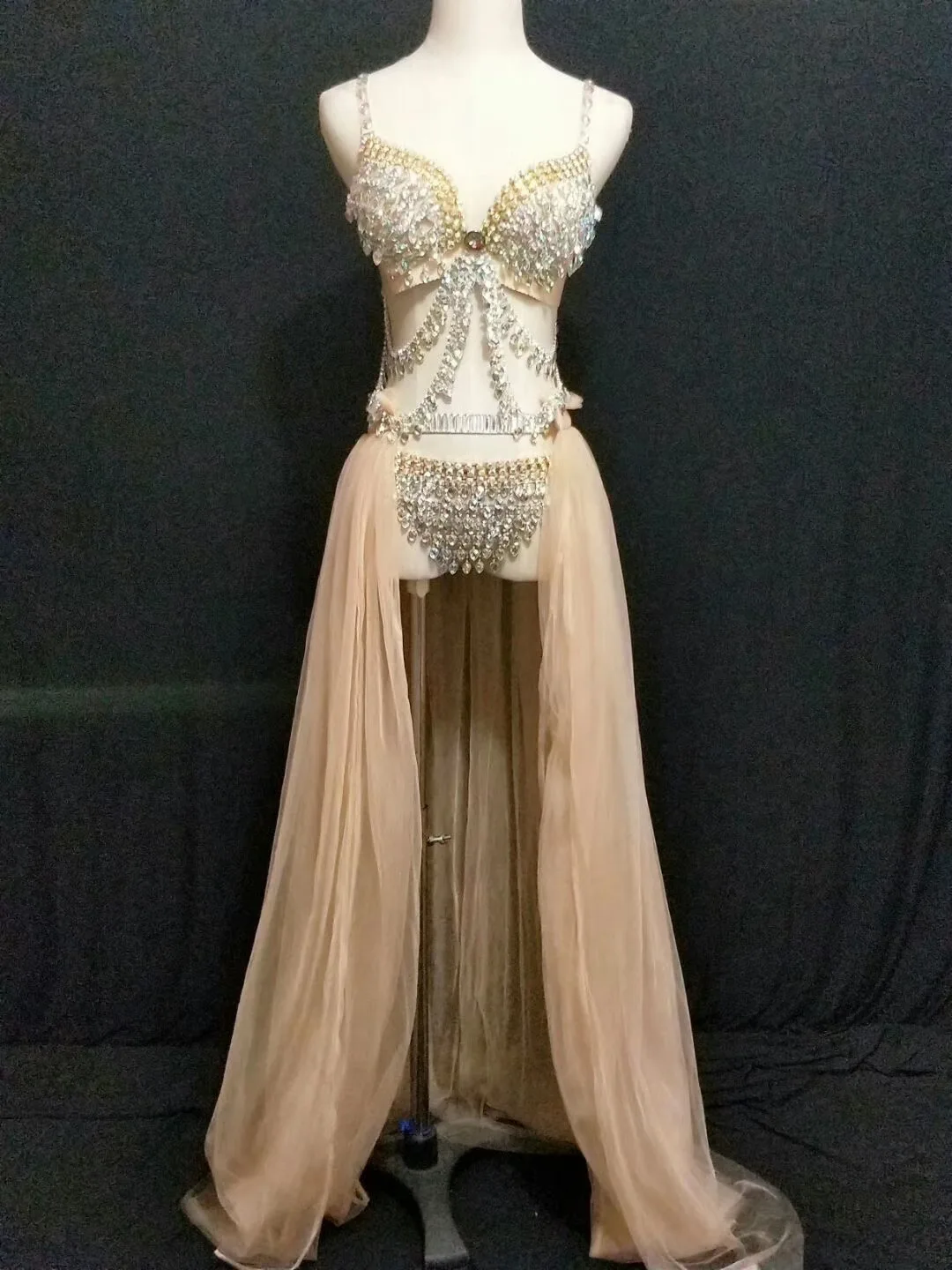 

Long Net Yarn Tailing 3 Pieces Set Shiny Diamonds Crystals Tassel Women Bra Shorts Handmade Bikini Nightclub Prom Party Outfit