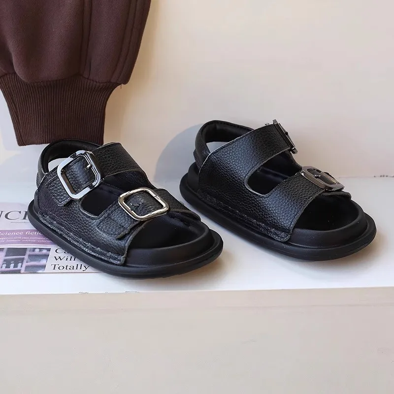 

Детская модная обувь: однотонные сандалии в корейском стиле для мальчиков и девочек, с закрытым носком, летняя новинка 2026 года, пляжные нескользящие туфли для детей