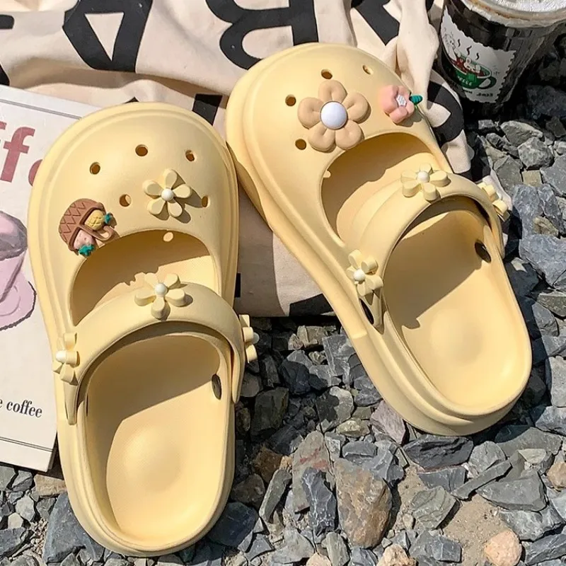 Summer Cute Croc Shoes Baotou Thick-soled Semi-slip Sandals For Outerwear Beach Slippers For Women Summer 2024 New Style