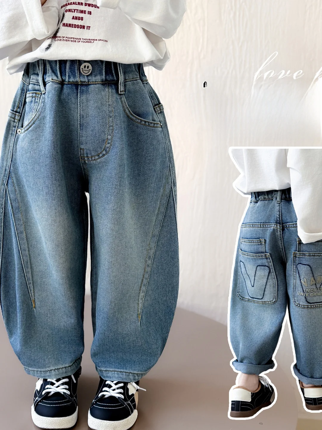 子供のファッショナブルなストレートレッグジーンズ男の子春の新作ルーズワイドレッグスプリングナイフエッジパンツトレンディな長ズボン