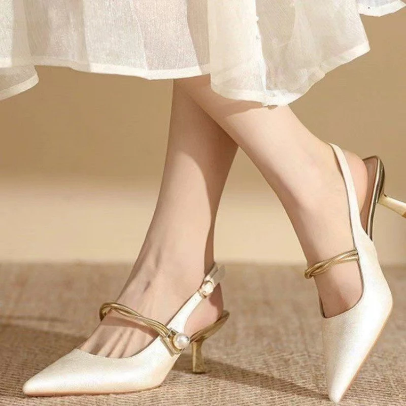 Nuovo stile punta a punta bocca superficiale decorata con perle sandali eleganti banchetto festa matrimonio scarpe con tacco alto per le donne