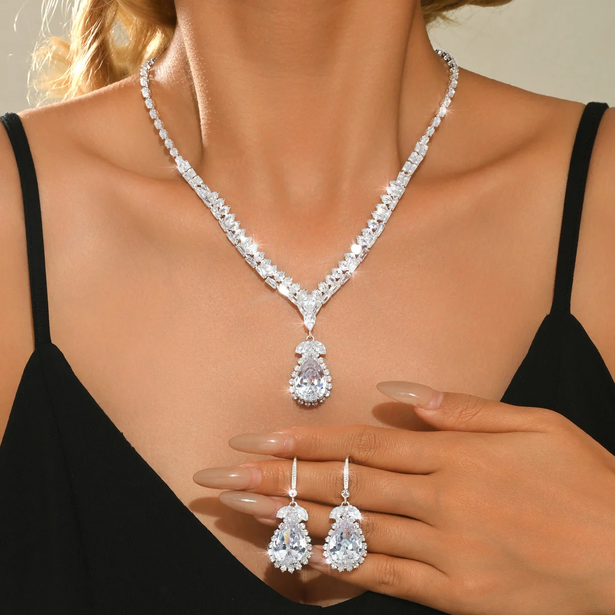 

Luxury-Style Waterdrop Zircon Necklace and Earrings Set - A Fashionable and Elegant Jewelry Set. Wedding jewelry