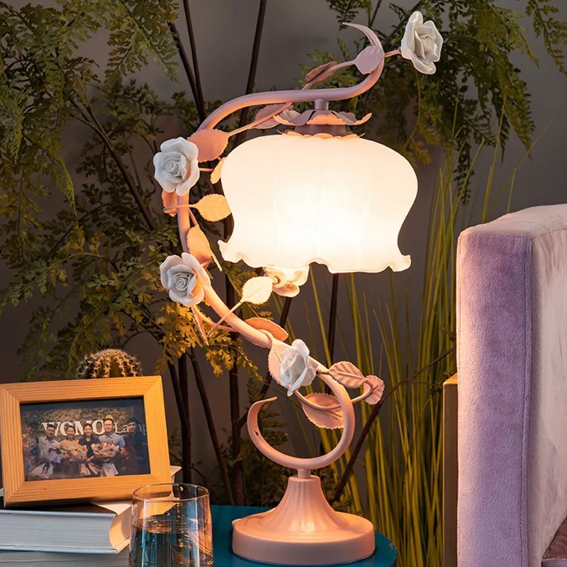 Flower desk lamp American pastoral style warm romantic bedroom bedside lamp led Internet celebrity ins wind gift glass lamp