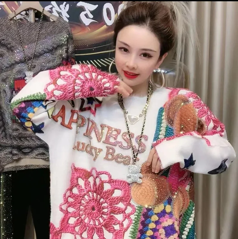 2025 nuevo Otoño Invierno suéter de mujer de manga larga bordado oso caliente diamante más terciopelo grandes camisetas cálidas