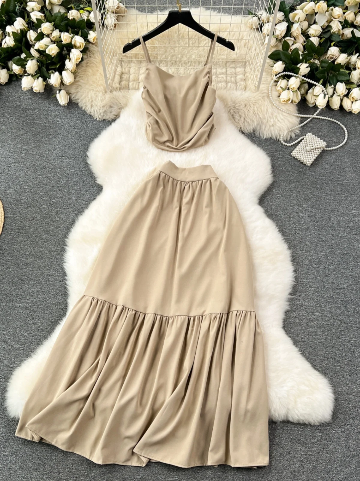 

Korean Style Women's Fashion Set Slim Fit Short Tank Top Drapey Feelings High Waist Skirt Two-Piece Set Elegant Atmosphere