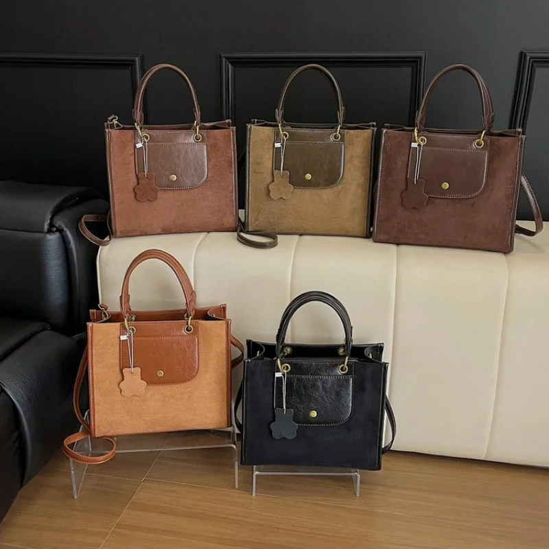 

Vintage Inspired Leather Messenger Bag For Women With Crossbody Strap For Practical Daily Use