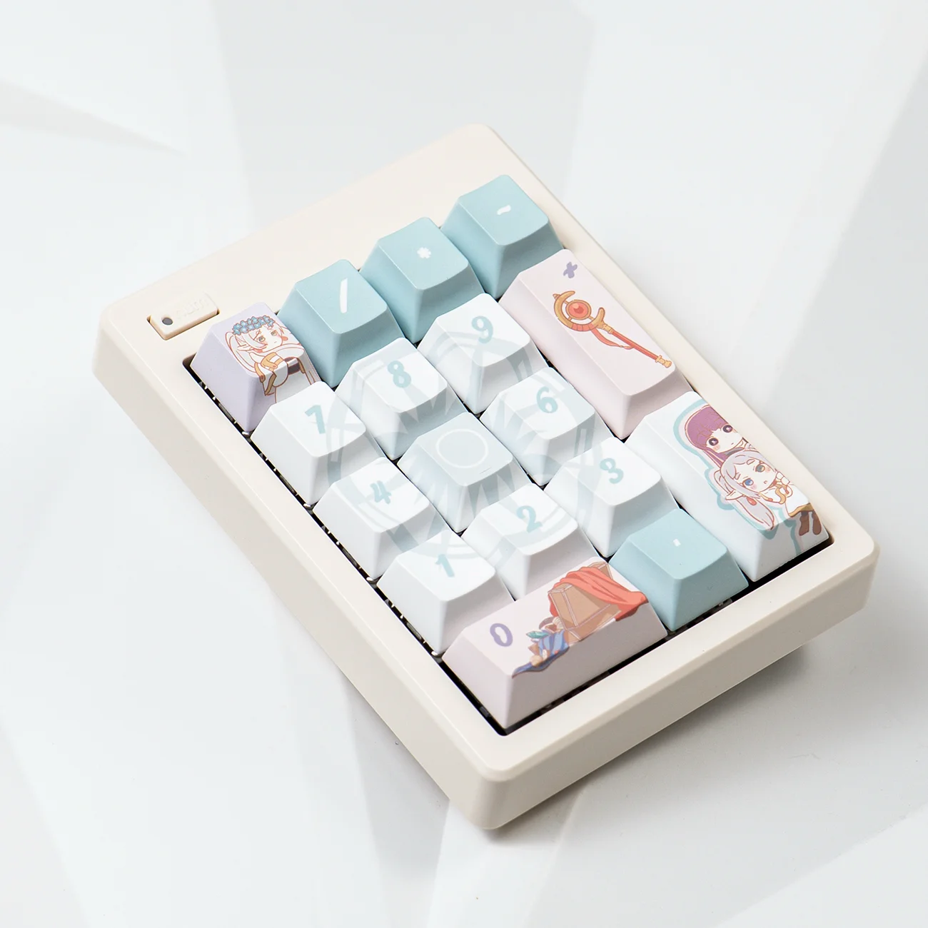 Cute 140 Keys Frieren Keycaps PBT Key Cap Dye-Sub Backlit Keycaps Anime Key Caps for Alice/ANSI 61 68 75 87 104 108 Keyboard