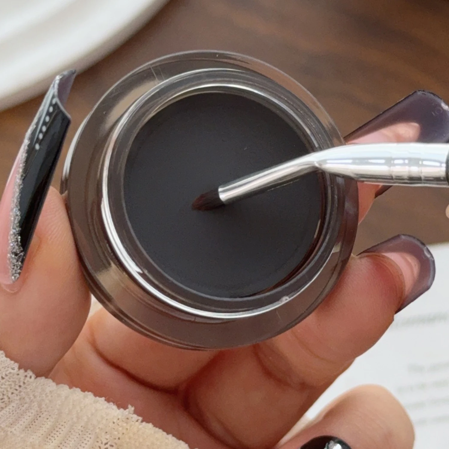 Crema delineadora de ojos negra, marrón y negra, tinte de maquillaje de ojos Natural de secado rápido con pincel, cosméticos delineadores de ojos de larga duración resistentes al agua