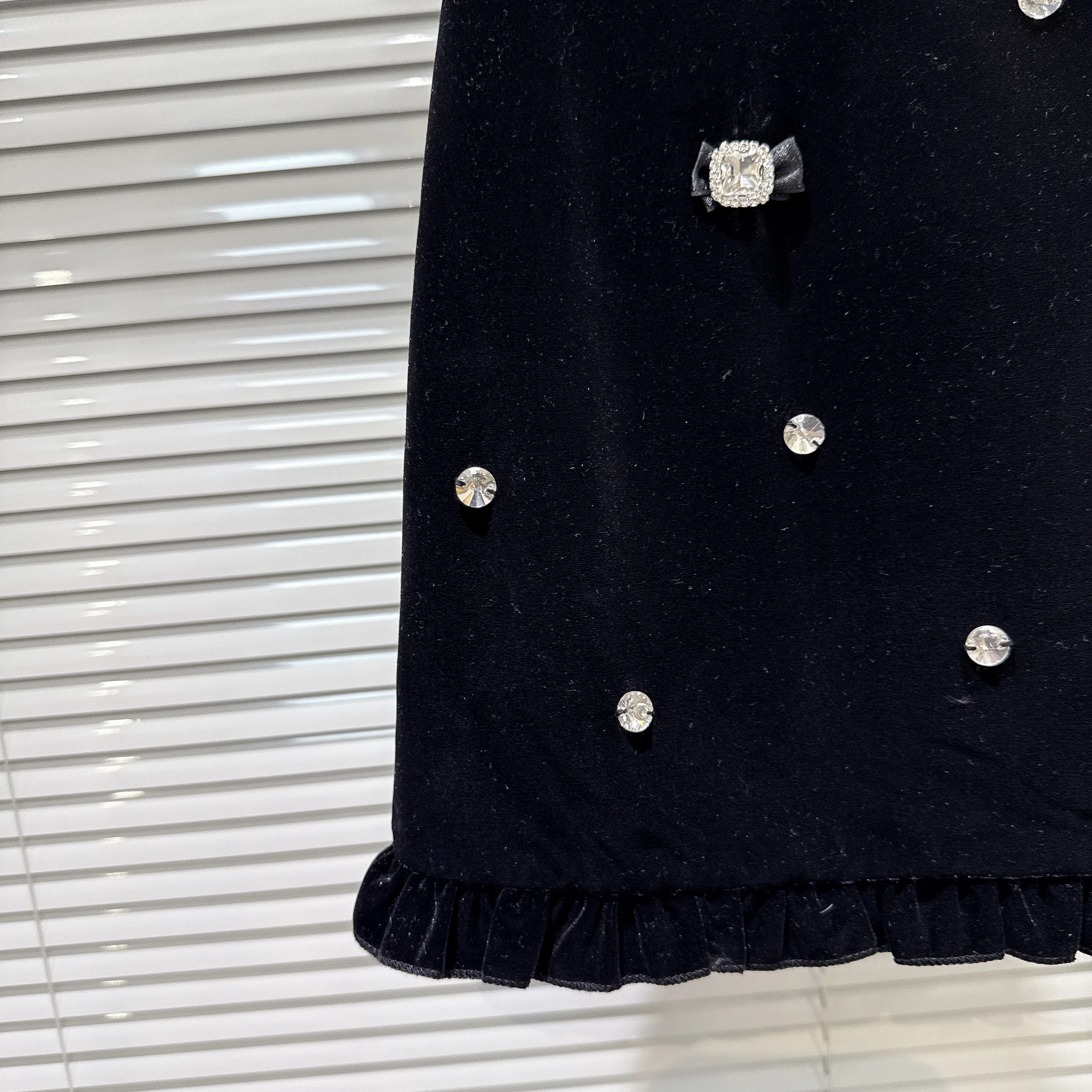 Rok Mini Beludru Hitam Serbaguna Model A-line Slim Fit Pinggang Tinggi Berhias Berlian Gaya Sosialita Prancis Elegan untuk Wanita