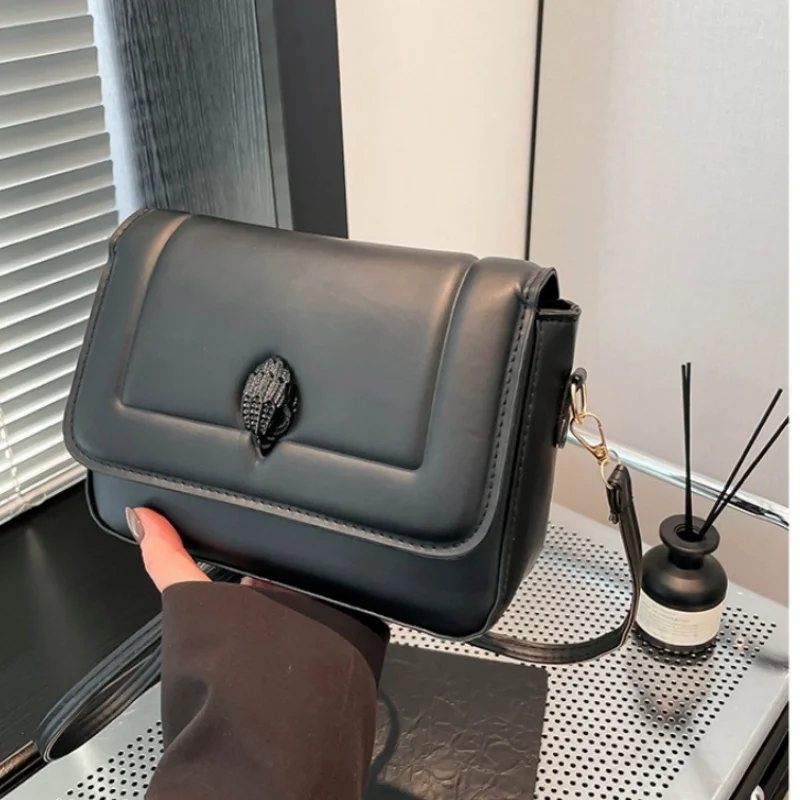 

2025 Новая модная корейская версия, модная зарубежная сумка-цепочка со змеиной головой, сумка через плечо, простая текстура, мягкая кожаная сумка-мессенджер Ba