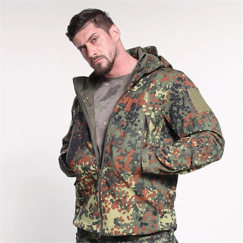 Men Casual Fleece Hooded Waterproof Jacket Male Windbreaker Camo Military Hunting Outwear Mens Combat Jackets Bomber Coats