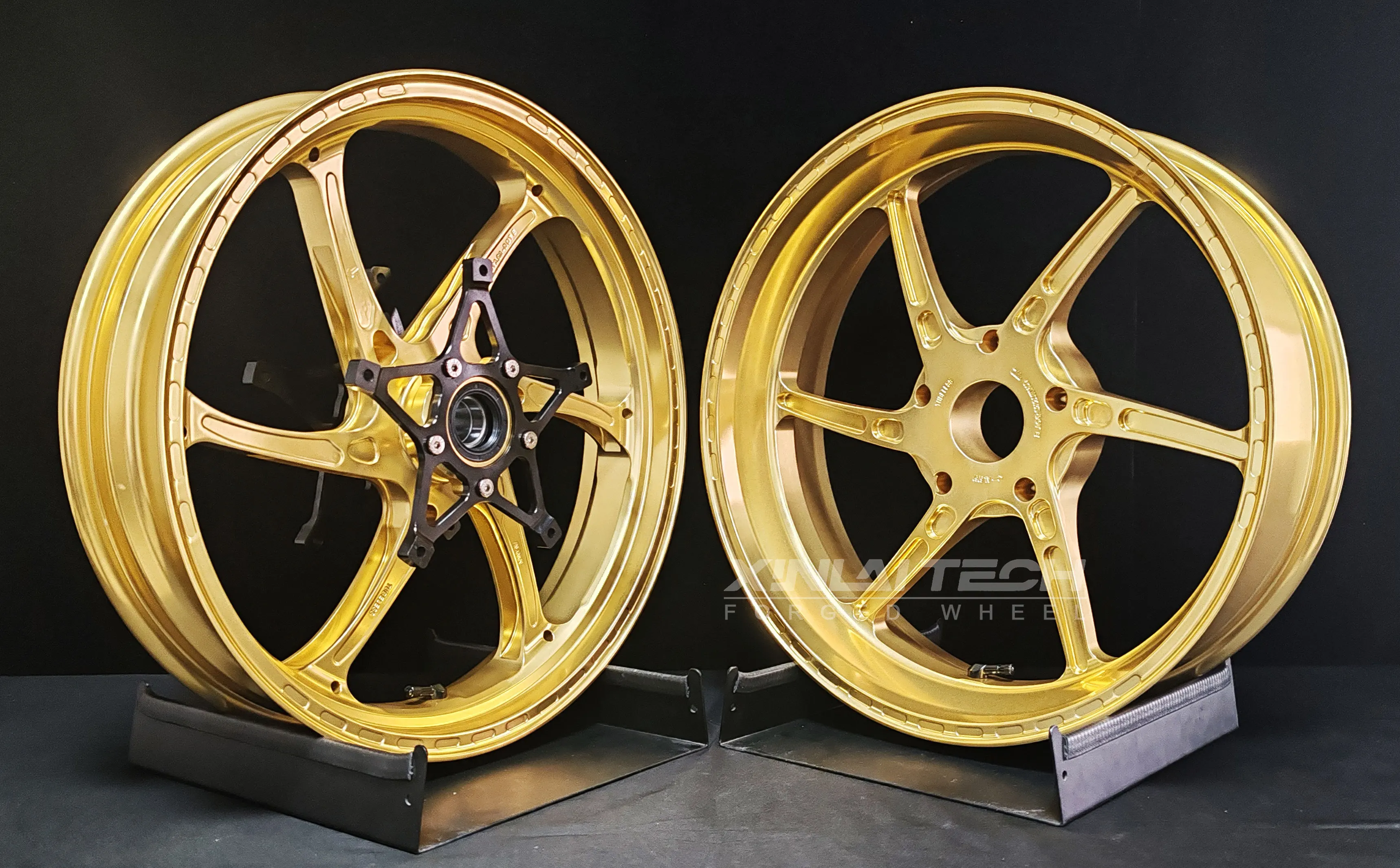 

XL Durable Forged Custom Anodized Motorcycle Wheels High Strength Billet Alloy Rims for BMW R NineT Classic Urban Street Upgrade