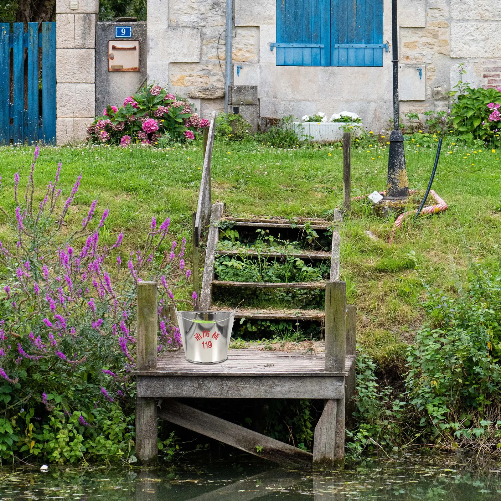 

Semi-Circular Stainless Steel Sand Bucket Emergency Fire Bucket for Home Garage Fireplace Automotive Use Double Insulated Safe