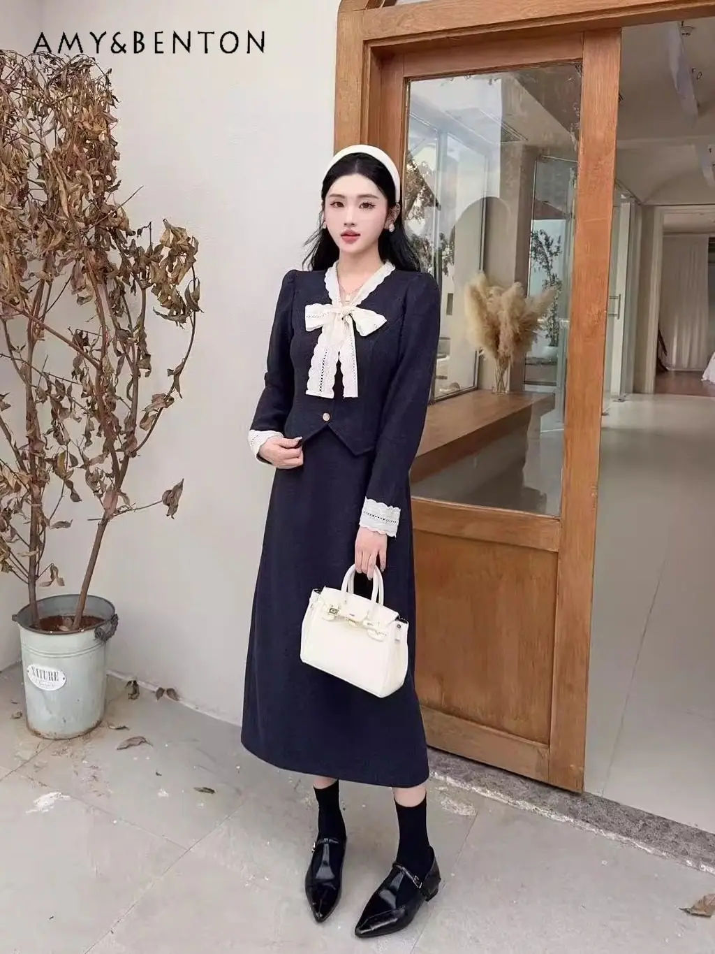 

Осень-зима, французский пригородный стиль, банкетный темно-синий кофейно-красный приталенный топ с кружевом и бантом, длинная юбка с высокой талией, комплект из двух предметов