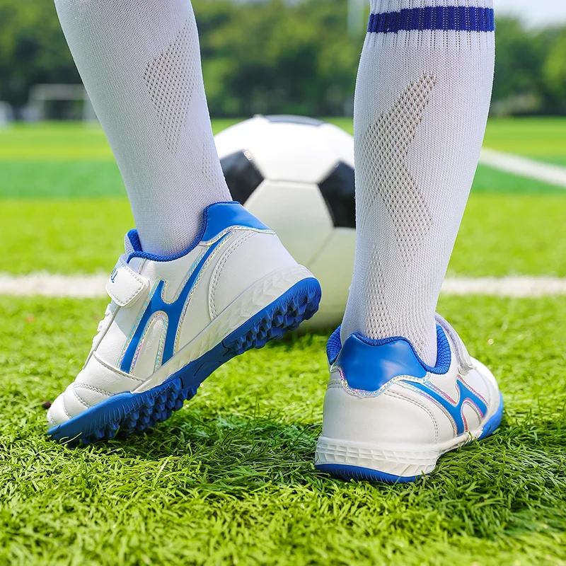 Hot Selling Outdoor Professional Childrens Football Shoes Ankle Protection Comforta Sports Shoes Track and Field Racing Spikes