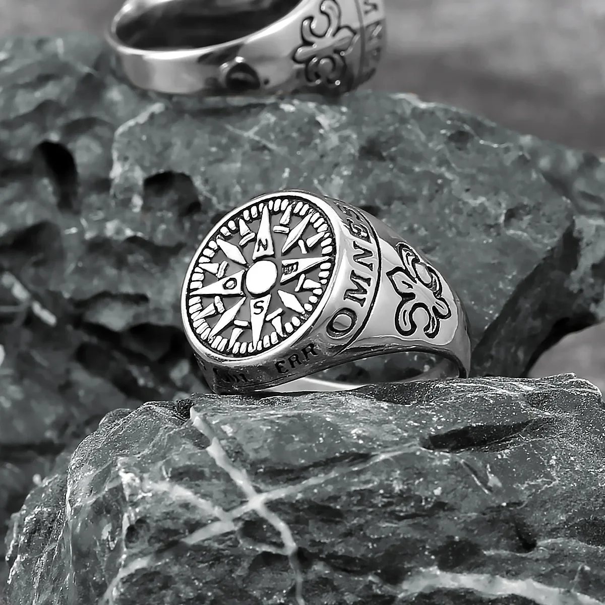 

CHUANGCHENG Viking Compass Vintage Viking Ring Fashion Letter Ring Men's Stainless Steel Rings Sizes 7-13