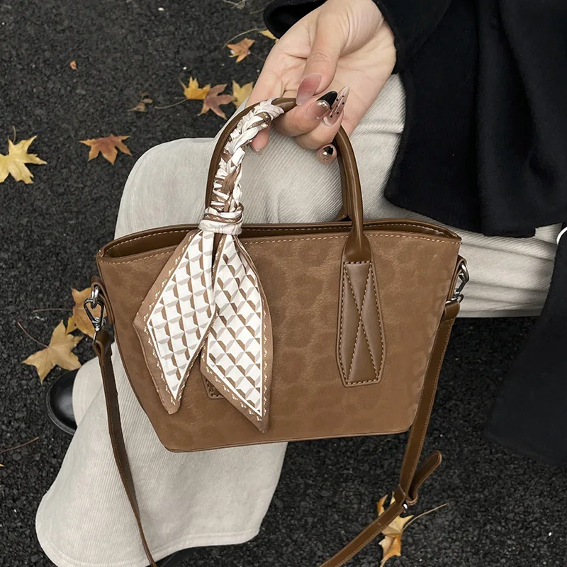 

2025 Versatile Tote Bag, Trendy Bucket Purse for Women, Fashion Shoulder Crossbody, Minimalist Day to Night Bag, Textured Sling