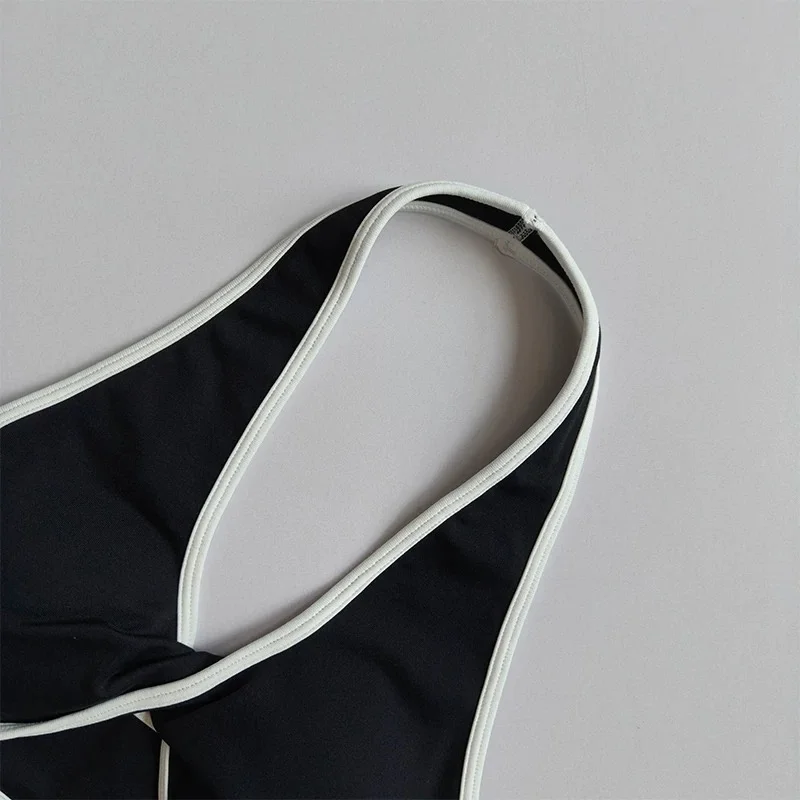 Damen-Yoga-BH mit Halterneck und Farbblock-Design, herausnehmbare Brustpolster, schnelltrocknendes Sport-Top für das Training. – Detail 18