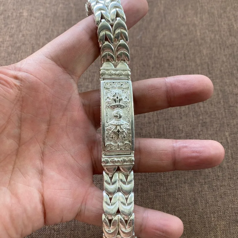 Retro Ethno-Punk Armreif für Herren: Breites, geprägtes Totem-Motiv, dickes Weizenketten-Armband aus Weißkupfer