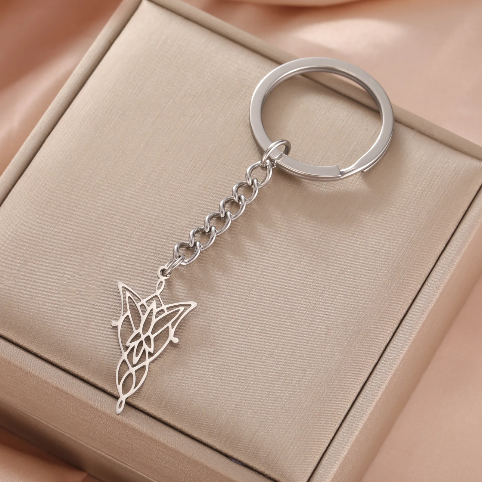 The Lord of the Rings: Elf Princess Jewelry Pendant Stainless Steel Keychain Men and Women Fashion Keychain Birthday Gift New