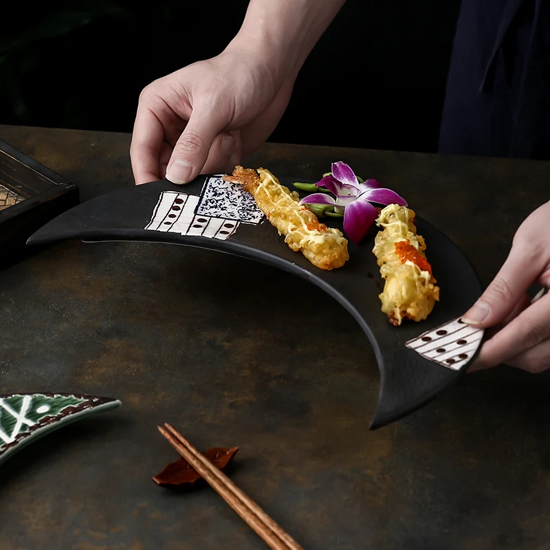 Ceramic Plate Sushi Plate Serving Plate Dessert Dish Dim Sum Dish Moon Shaped Plates Retro Molecular Cooking Kitchen Tableware