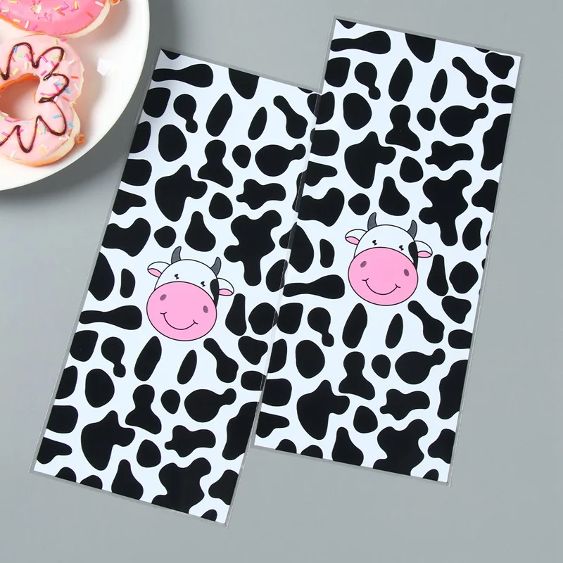 50Pcs Cow Plastic Print Treat Bags Candy Bags Animal Party Favor for Birthday Party Supplies Storage Bags