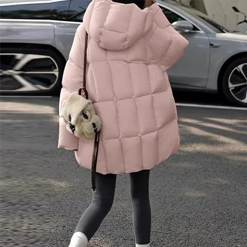 Piumino di media lunghezza da donna 2025 Cappotto invernale con cappuccio oversize ispessito stile pane sciolto Capispalla caldo per pendolari Versatile