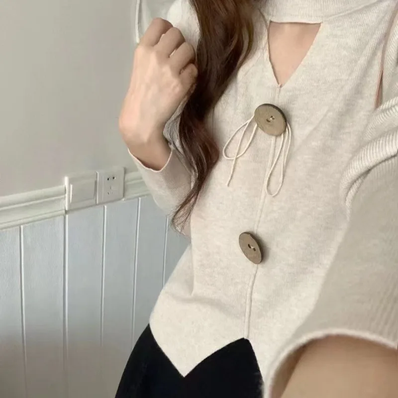 女性のハーフハイカラーの厚手のニットボトムシャツ、エレガントなモノクロセーター、すべてに合うニットウェア、スリムなトップス、秋、冬