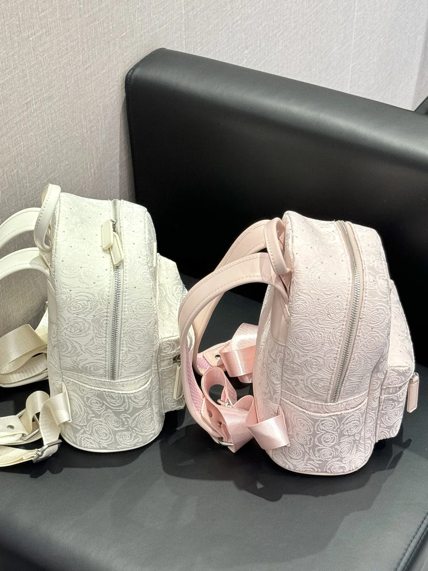 mochila-de-mujer-mack-jennifer-elegante-y-de-lujo-con-pedreria-gran-capacidad-estilo-casual-forro-de-poliester-cuero-suave