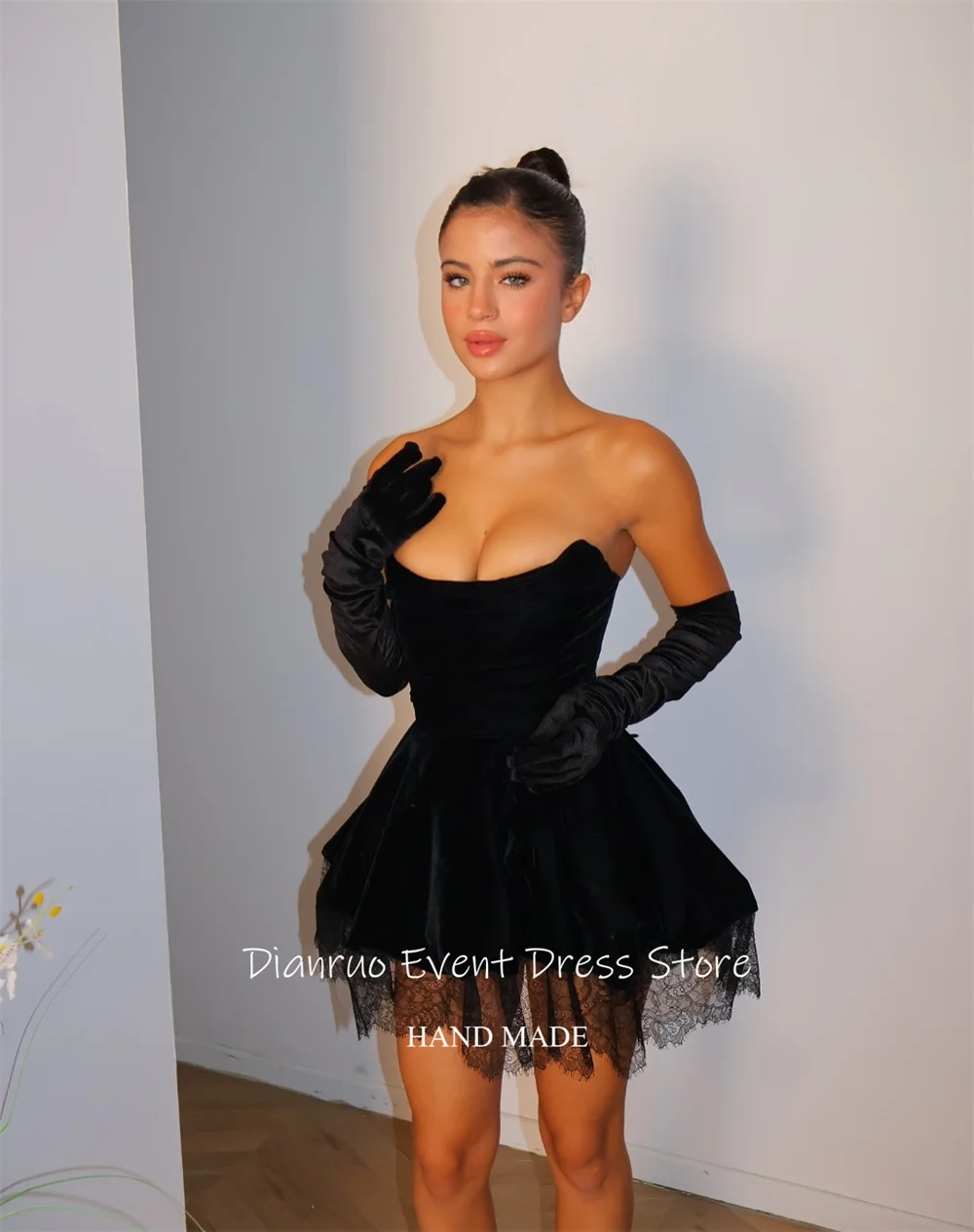 Dianruo ブラックベルベットウエディングドレス繊細なレーストリム Abiti Da Sera ストラップレスショート A ライン Vestidos De Graduación カスタマイズ