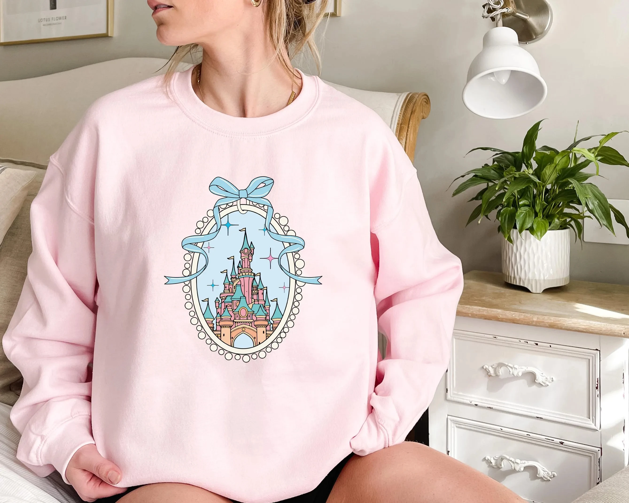 ディズニー マジカル キャッスル コケット スウェットシャツ、プリンセス キャッスル スケッチ シャツ マジック キングダム シャツ、ディズニー ガール トリップ、