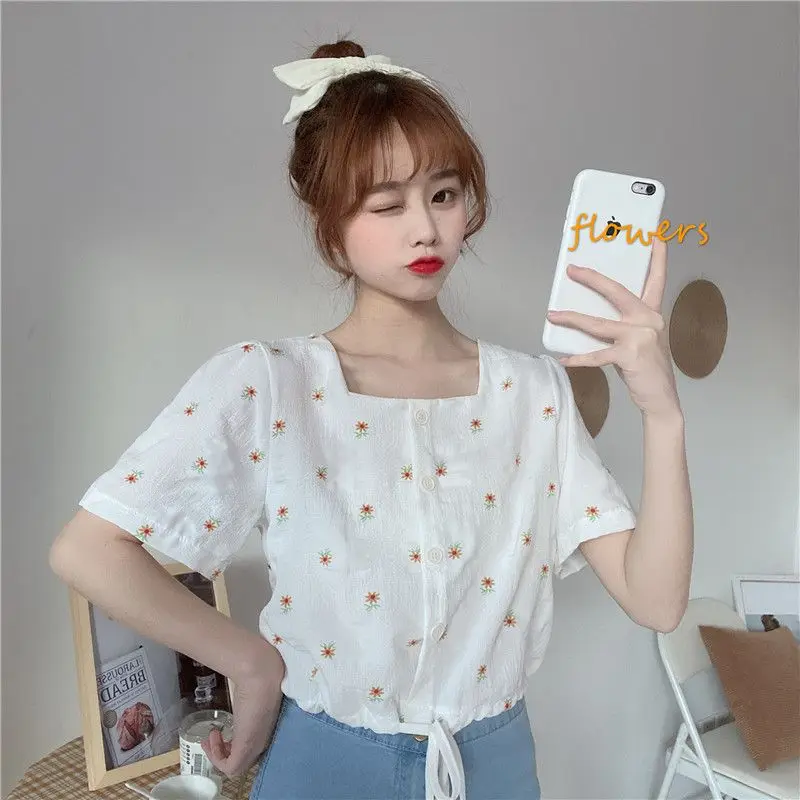 Camisa de manga corta con cuello cuadrado para mujer, Top corto ajustado con flores fragmentadas, novedad de verano 2024