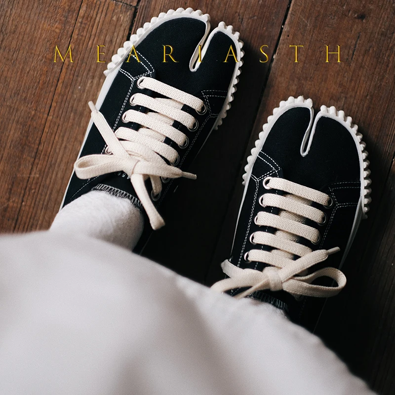 

Unisex Canvas Tabi Sneakers Men’s Women’s Split Toe Flats Women Low Top Tabi Shoes Pig Hoof Shoes Woman Loafers zapatos de mujer