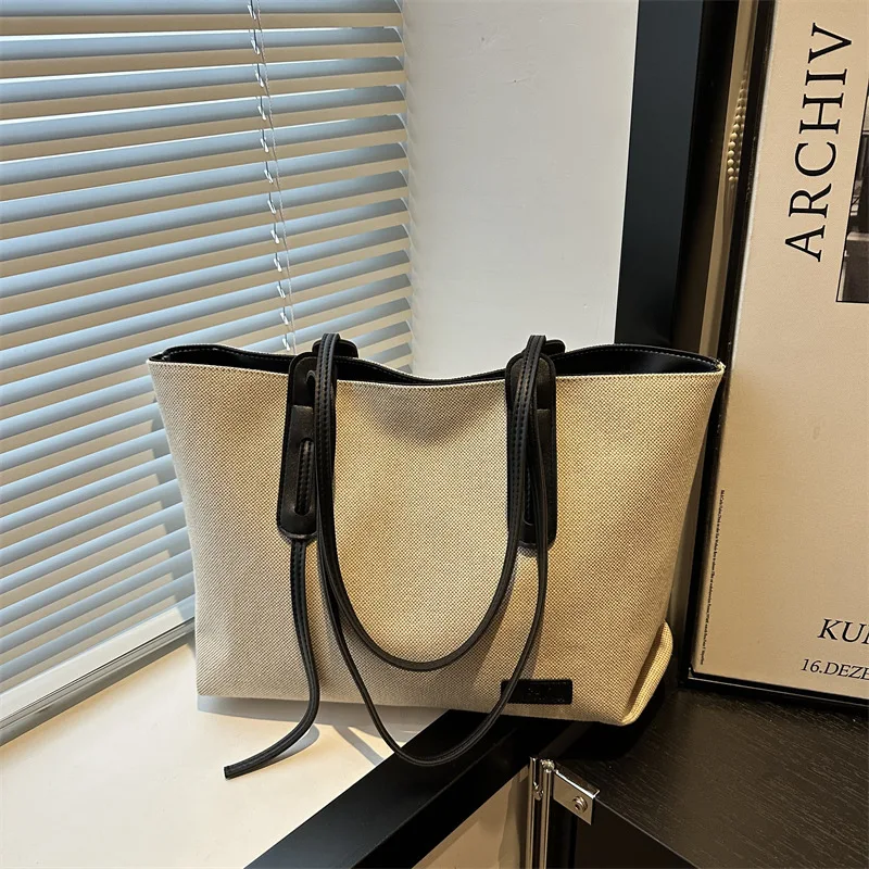 

Casual Color blocked Women's 2026 New Large Capacity Fashionable Office Simple Commuter Handheld Single Shoulder Tote Bag