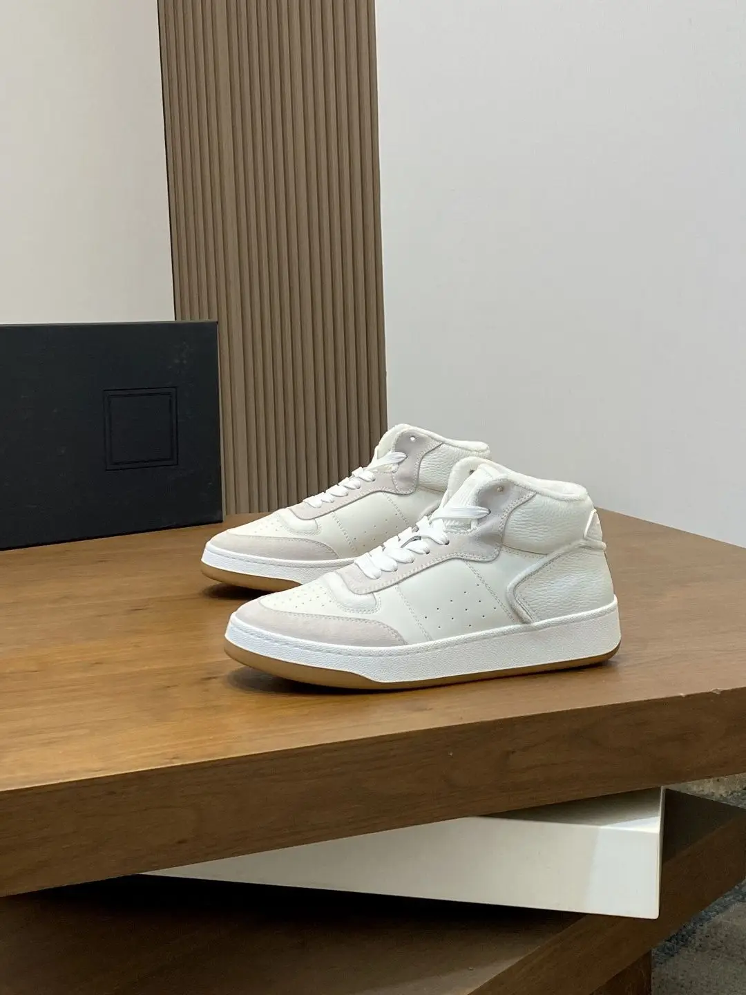 Unisex Beige White Color Block Mid Top Sneakers Lace Up Perforated Skate Shoes Retro Gum Flat Street Casual Footwear for Men Women