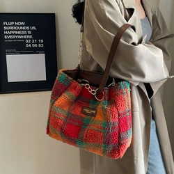 Red plaid plush bag autumn and winter new lamb velvet hand underarm bag Fashion plaid shoulder bag large capacity Tote bag