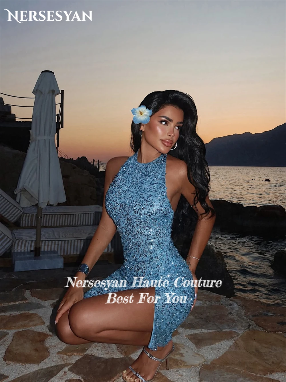 Nersesyan Niebieskie Brokatowe Sukienki Koktajlowe z Odkrytymi Ramionami, Cekinami, Rozcięciem z Boku, Sukienka Klubowa na Specjalną Okazję 2025, Szyta na Miarę