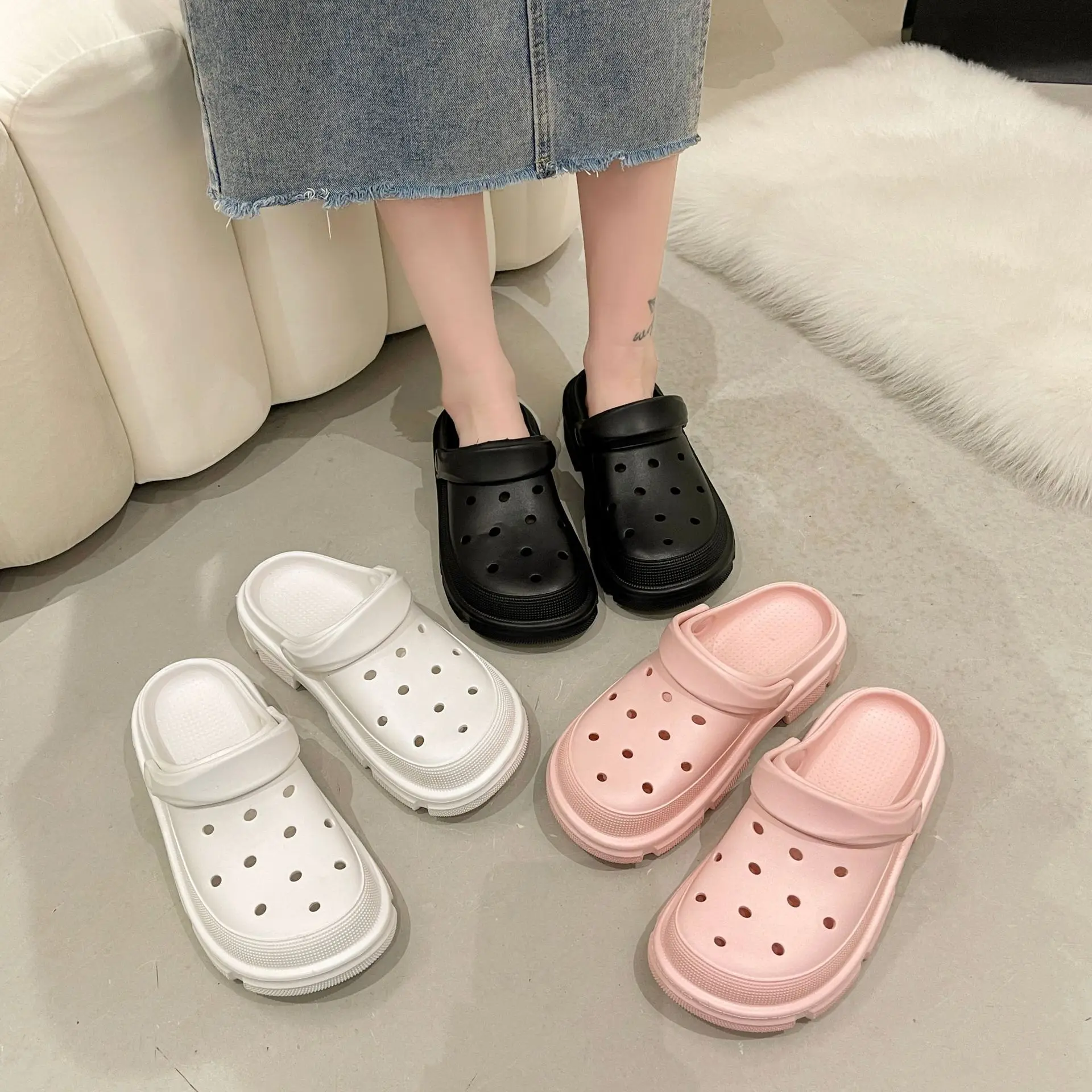 2022 New Fashion Sandals Summer Clogs Shoes Men Sandals Casual Shoes EVA Lightweight Slippers Unisex Summer Beach Cave Hole Shoe