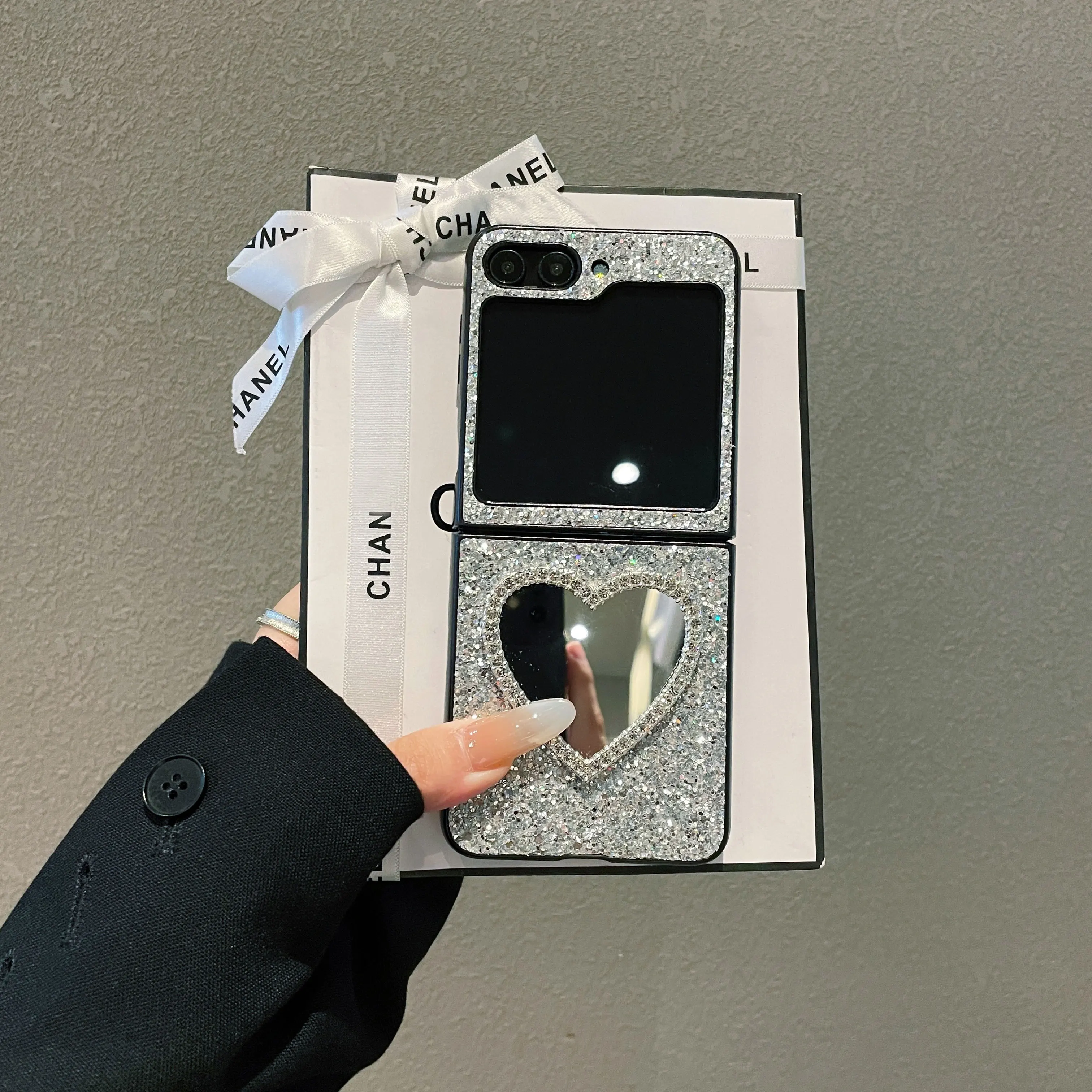 Etui na telefon Samsung Galaxy Z Flip 7 6 5 4 3 Flip7 FE z brokatową skórą, luksusowymi, błyszczącymi cyrkoniami, lustrzanym sercem z diamentami.